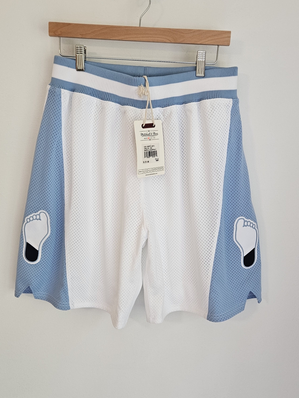 NWT Mitchell & Ness UNC Tarheels Authentic Basketball Shorts Michael Jordan, M